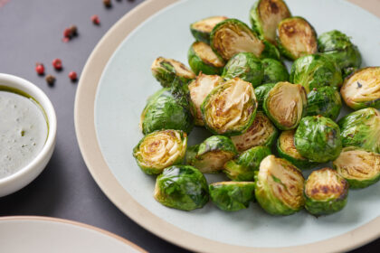 Roasted-Brussels-Sprouts-and-Cranberry-Salad_denigris
