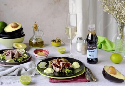 Sliced ​​Tuna with Avocado Mayonnaise, Caper Flowers and Balsamic Glaze