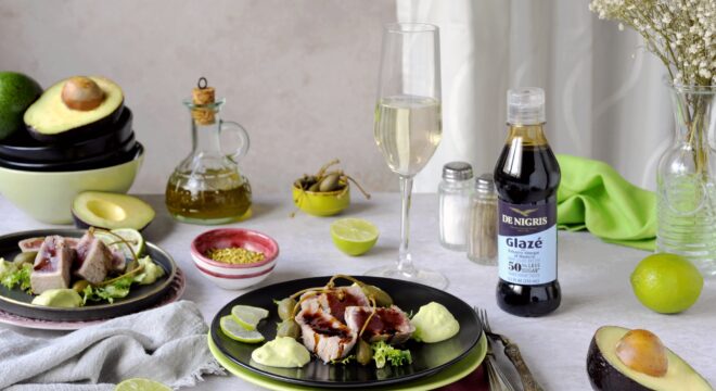 Sliced ​​Tuna with Avocado Mayonnaise, Caper Flowers and Balsamic Glaze