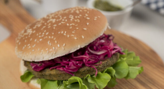 Artichoke burger with marinated purple cabbage_denigris_recipes